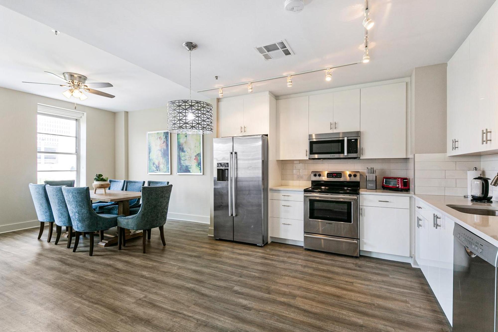 Spacious 4br Near French Quarter Apartment